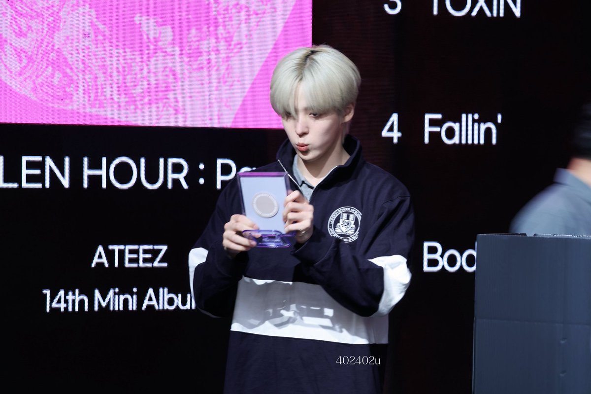 402402u's tweet photo. 260713 유유선배~

#에이티즈 #윤호
#ATEEZ #YUNHO https://t.co/hN8vKanJP8