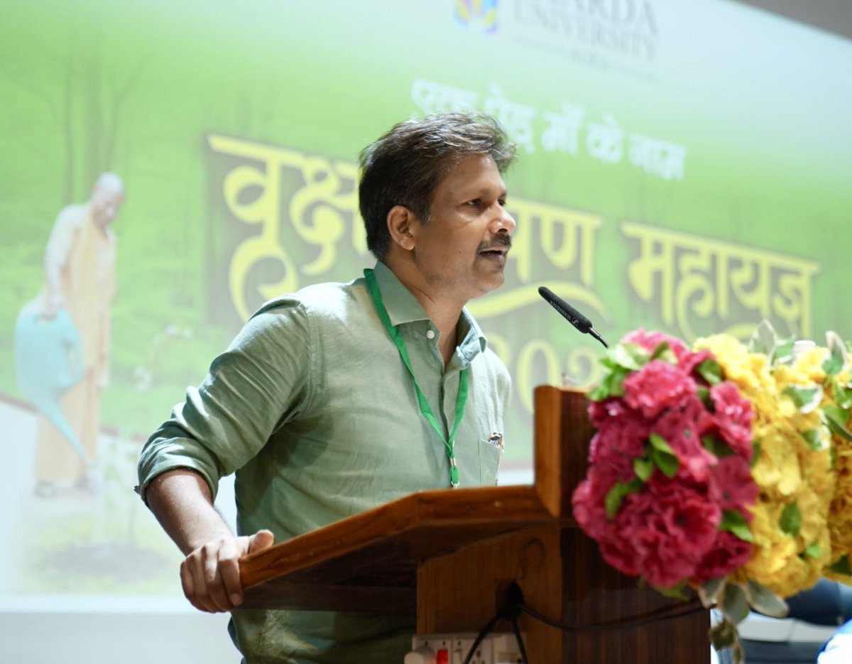 dr_hariom_ias's tweet photo. Sharda University Campus, Agra. Plantation Drive. #drhariomias #vriksharopan #Agra #shardauniversity @OfficeOfDMAgra https://t.co/yqYndsz7U3