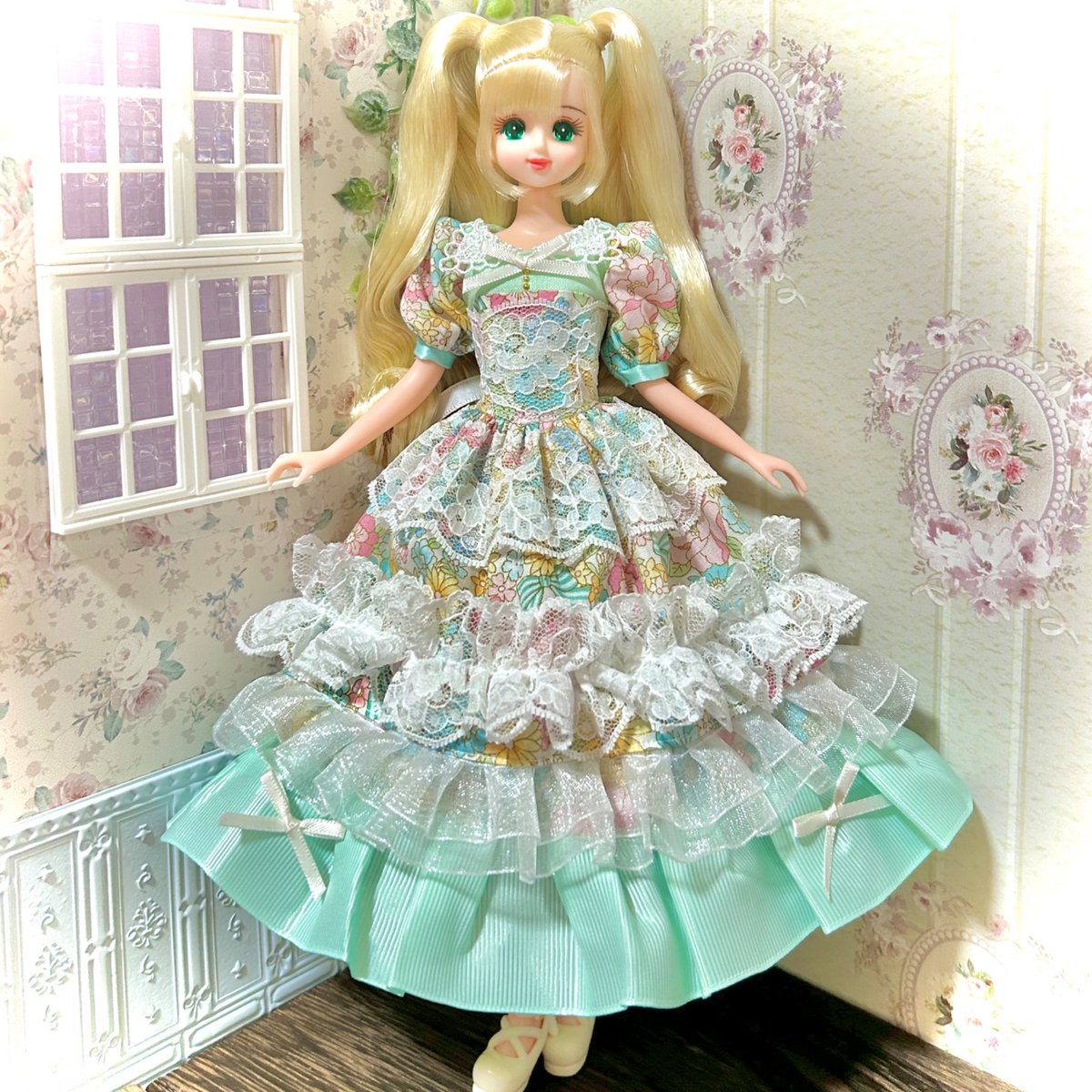 emi_greenwave's tweet photo. 最近のドール服新作👗✨
だいぶミシンに慣れて来ました✨
一枚目がお気に入り💖
（メルカリにて販売中です🥰）
＃ハンドメイド
＃ドール
＃ジェニーフレンド https://t.co/9qAdV5wfcj