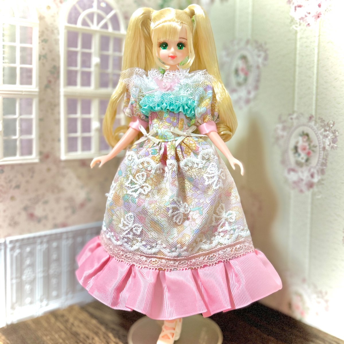 emi_greenwave's tweet photo. 最近のドール服新作👗✨
だいぶミシンに慣れて来ました✨
一枚目がお気に入り💖
（メルカリにて販売中です🥰）
＃ハンドメイド
＃ドール
＃ジェニーフレンド https://t.co/9qAdV5wfcj