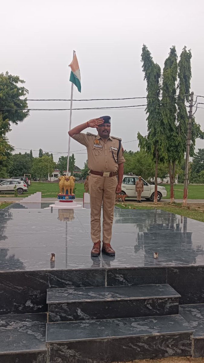 balrampurpolice's tweet photo. #BalrampurPolice
#AddlSP द्वारा मंगलवार की साप्ताहिक परेड के अवसर पर पुलिसकर्मियों को शारीरिक व मानसिक रूप से फिट रहने के लिए लगवाई गयी दौड़-
एकरूपता व अनुशासन बनाए रखने के लिए टोलीवार कराई गई ड्रिल- https://t.co/1fWogrRbBK