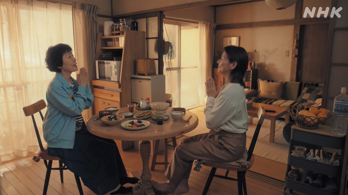 NHK_PR's tweet photo. 【 #小泉今日子 × #小林聡美 】

今夜から #団地のふたり 地上波で放送です。

全10話、毎週火曜夜10時、総合テレビです。

団地で育ってきた幼なじみの2人。
若い頃は色々あったけれど、今は50代独身で実家暮らしの日々、はじまります。

▼第1話の見どころを読む▼
https://t.co/ctCHd0SOb6 https://t.co/jnKc4RTF0u