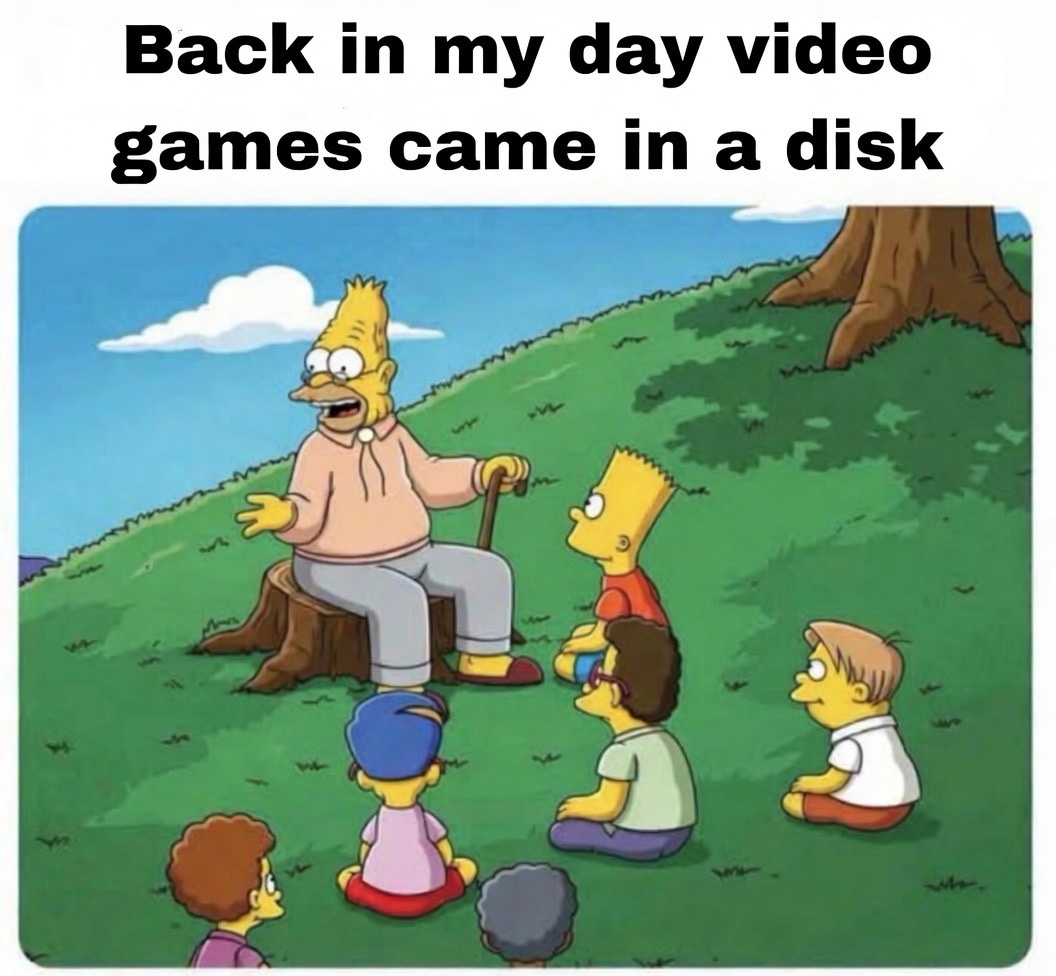 NostalgiaYZ's tweet photo. 20 years from now, kids will not know what a disc is. https://t.co/d42QEDrw9g
