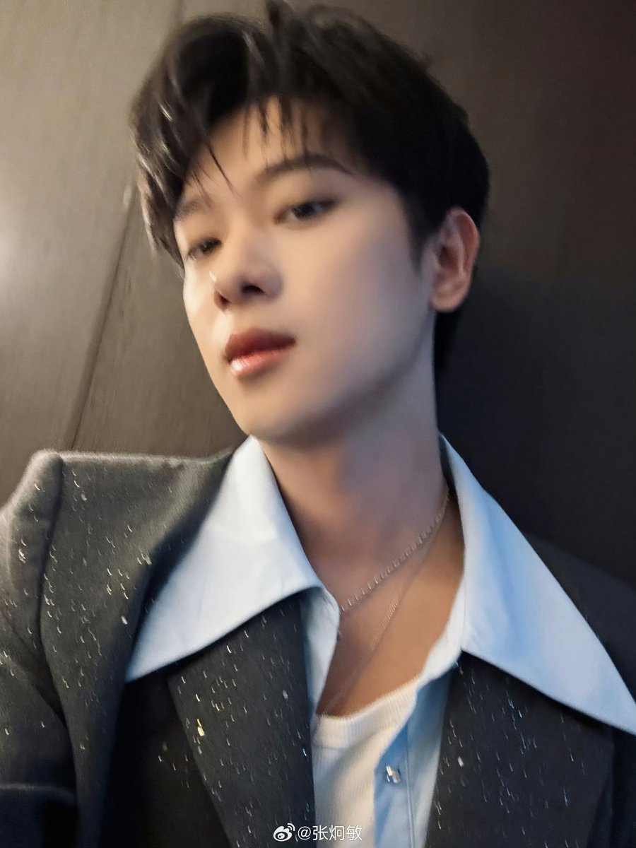 gx12061's tweet photo. #张炯敏 #zhangjiongmin
#仲夏夜 #midsummernight
#仲夏夜组合 https://t.co/Z83IVBk4nt