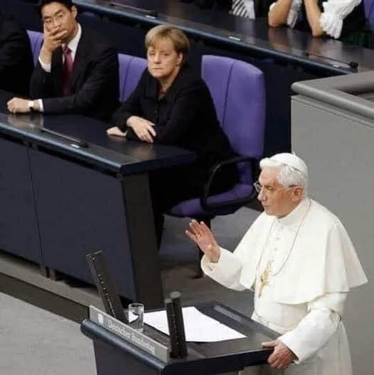 liderSanAlfonso's tweet photo. #BenedictoXVI en el parlamento alemán: como cristianos, 3 valores hemos de cuidar y defender
a) el derecho a la vida desde la concepción hasta la muerte natural
b) el #matrimonio entre un hombre y una mujer y
c) el derecho de los #padres a educar a sus propios hijos
#SíALaVida https://t.co/HmW5DU6GZM