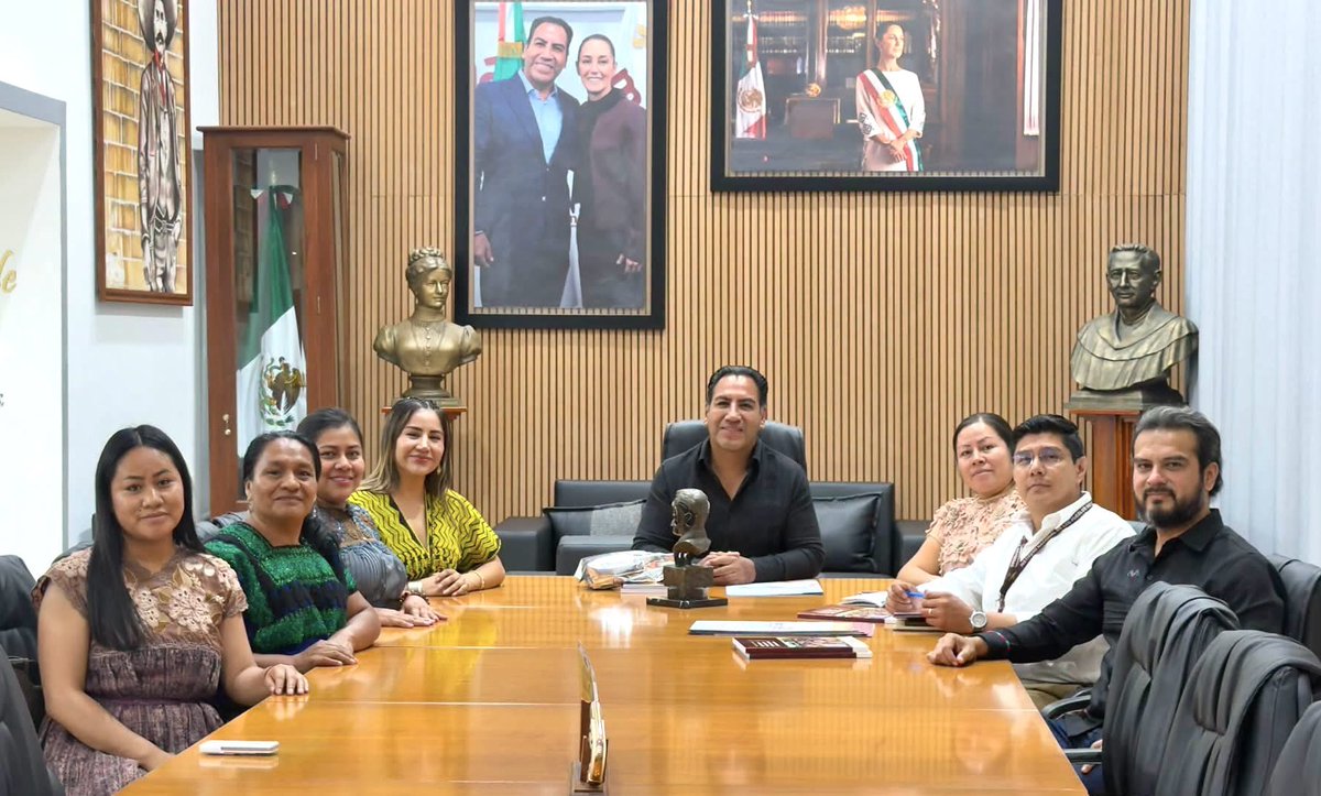 NatyJimenezOax's tweet photo. Estamos en Chiapas, en reunión con el gobernador @ramirezlalo_, mi homóloga del Senado Edith López y servidores públicos del gobierno del estado, así como del @INPImx; informamos sobre la consulta de la Ley General de Derechos de los Pueblos Indígenas y Afromexicanos. https://t.co/JszQUX1i8R