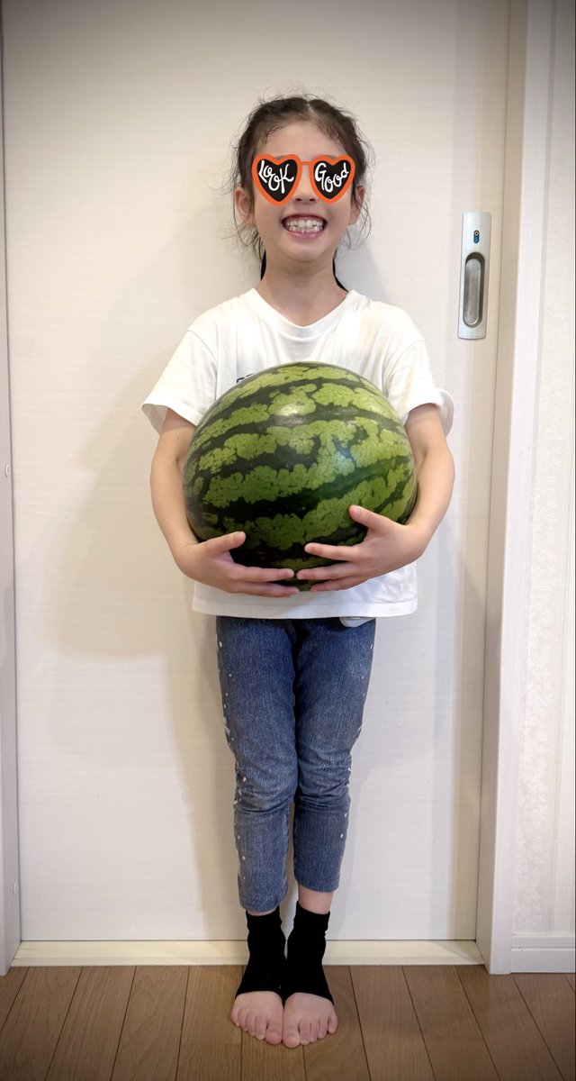 REAL_1978_TS's tweet photo. 陽射しが…🫠
気温が…💦
夏…🌻

なのでいただいた
鳥取の超でっかい大栄スイカ🍉
を添えて😳 https://t.co/t1BWatiGbz