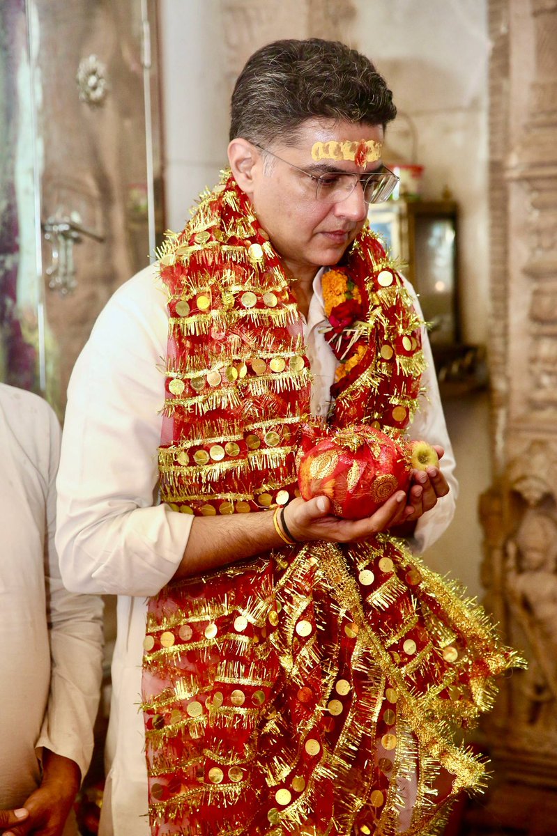 SachinPilot's tweet photo. आज सुबह माँ त्रिपुरा सुंदरी के दिव्य एवं अलौकिक स्वरूप के दर्शन-पूजन का परम सौभाग्य प्राप्त हुआ।  🙏

माँ के श्रीचरणों में नमन करता हूँ। साथ ही, देश एवं प्रदेश की उन्नति और समृद्धि की प्रार्थना करता हूँ।

जय माँ त्रिपुरा सुंदरी।

📍बांसवाड़ा https://t.co/phoWcpYqsr