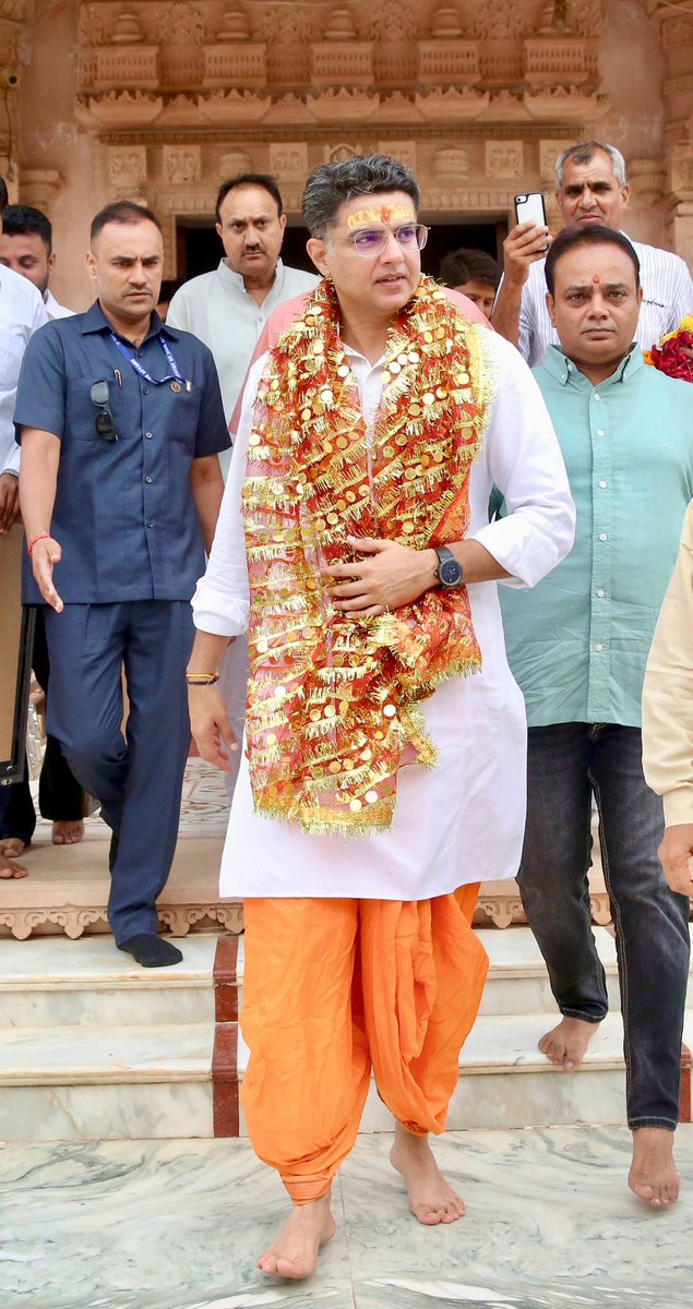 SachinPilot's tweet photo. आज सुबह माँ त्रिपुरा सुंदरी के दिव्य एवं अलौकिक स्वरूप के दर्शन-पूजन का परम सौभाग्य प्राप्त हुआ।  🙏

माँ के श्रीचरणों में नमन करता हूँ। साथ ही, देश एवं प्रदेश की उन्नति और समृद्धि की प्रार्थना करता हूँ।

जय माँ त्रिपुरा सुंदरी।

📍बांसवाड़ा https://t.co/phoWcpYqsr