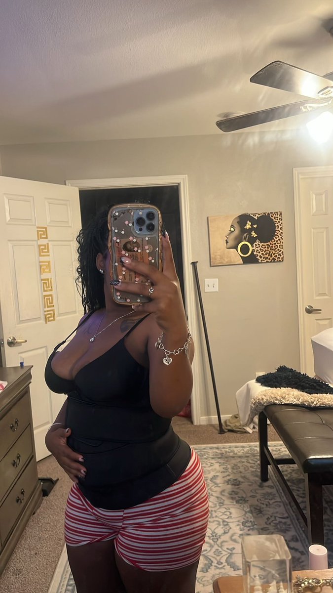 toodieprettyas1's tweet photo. mind you I’m #3weeksPostpartum 🥲😘 https://t.co/lxZf0ybqGG