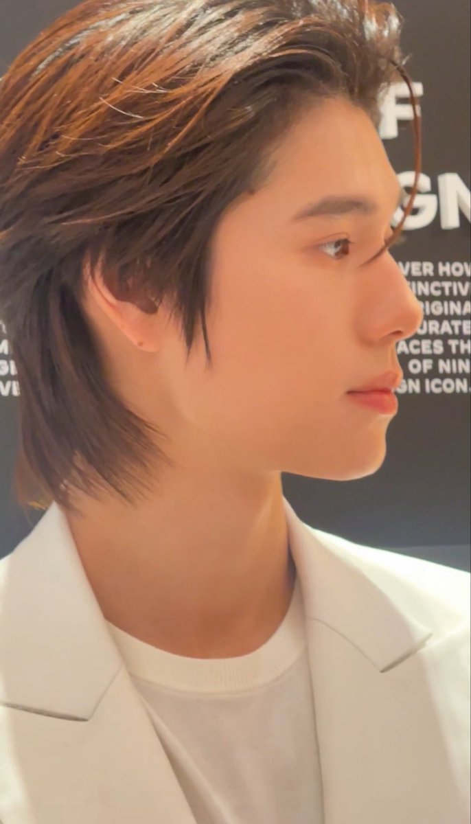 merrygoround95's tweet photo. หน้าตาผู้ดีมากㅠㅡㅠ🥺🤏🏻 คิ้วเอย ขนตาเอย จมูกเอย แก้มเอย ปากเอย เธอเป็นลูกคุณหนู เธอเป็นหลานคุณนาย~ เคยได้ยินมาว่า ถ้าใครถูกชมว่ามีใบหน้าที่ทั้งหล่อและสวย แปลว่าคนคนนั้นต้องหน้าตาดีมากๆ ซึ่งใช่ คนนั้น=น้องภูวิน ซึ่งหน้าตาดีมากเลย

PHUWIN JAEGER LECOULTRE

#JaegerLeCoultreXPhuwin https://t.co/A9ZI219tl2