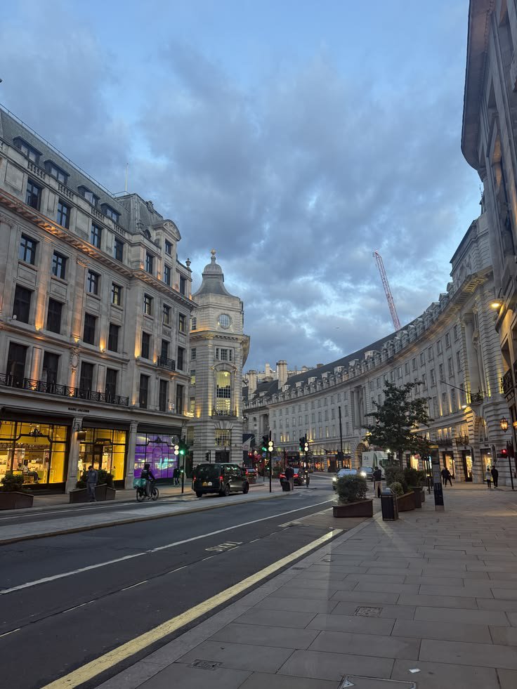 are8492's tweet photo. 📍Regent Street,England💫

               🏛️ Famous for its iconic architecture, luxury shopping, and spectacular Christmas lights. 🛍️✨
🌍 Known for its elegance, premium brands, and vibrant atmosphere, making it one of London's top tourist destinations. 🇬🇧 https://t.co/WqfT5DY2V4