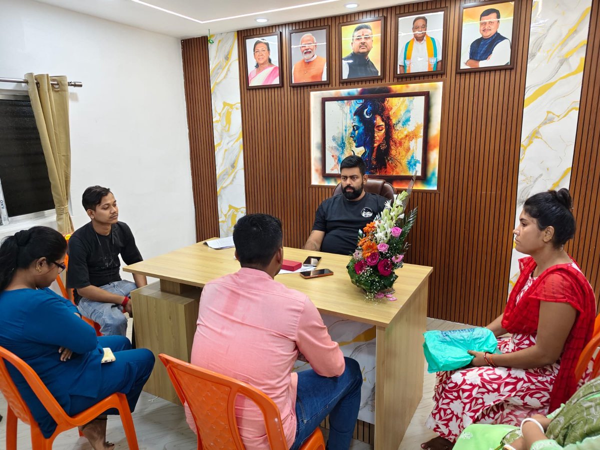 tjt4002's tweet photo. কেষ্টপুর জনতার কার্যালয়ে... https://t.co/xvVsxHMBgX