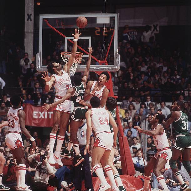 mckoosa1's tweet photo. -- December 1980: The Boston Celtics at Chicago Stadium to play the Bulls - Left to Right - Bobby Wilkerson, Artis Gilmore, Gerald Henderson, David Greenwood, Chris Ford, Reggie Theus, Scott May and Cedric Maxwell -- https://t.co/SMiZjPVo5p