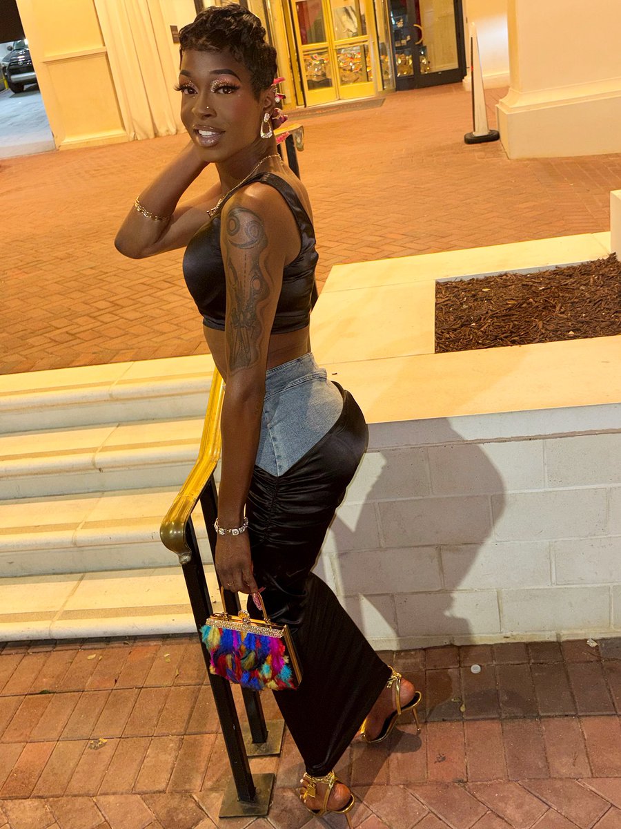 _LegitGodess98's tweet photo. 28th vibe ✨♋️🖤 7/13 🔮 https://t.co/87S2jvuSez