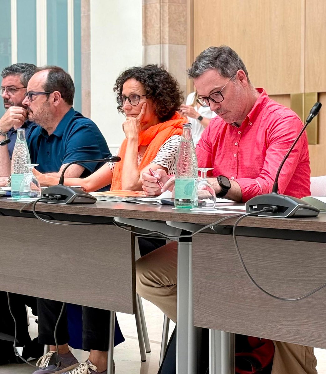 FECC_educacio's tweet photo. 🗣️ @RuizIsern: "Calen nous pactes més amplis i transversals perquè l’escola no pot donar resposta a tots els reptes socials". Ho ha dit al @parlamentcat, en la Comissió de seguiment del Pacte contra la segregació escolar.
⚠️ També ha alertat que, tot i l’increment de finançament públic, l’infrafinançament de la concertada continua augmentant (+1,5% a Infantil i Primària i +3,8% a l’ESO).
🔗 Nota de premsa: https://t.co/B7BG5ssBjR