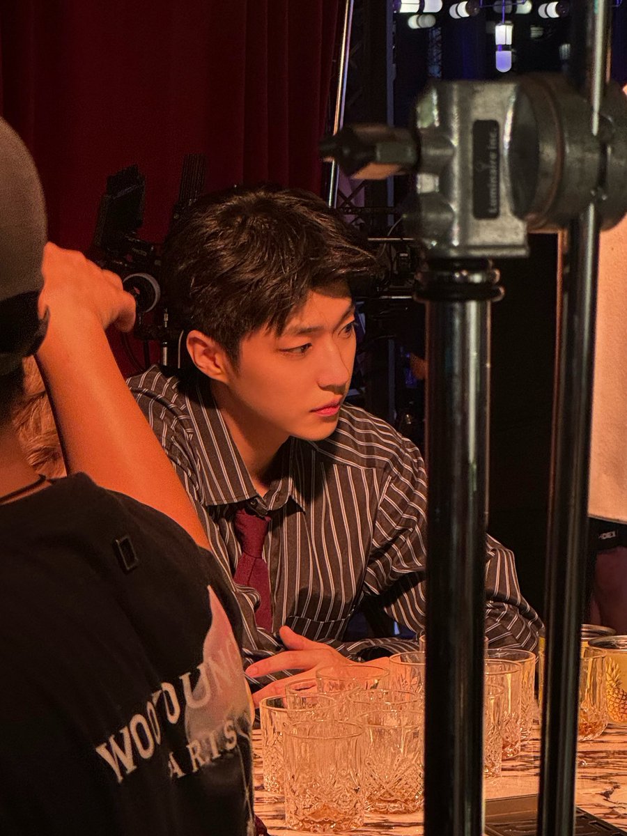2tklaz's tweet photo. 이 옷 너무 조핫음…
바지도 좋고 스타일리쉬해 https://t.co/KWvOF0isuW