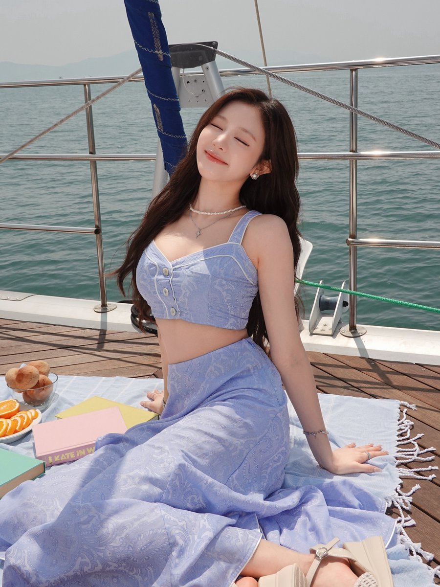 pharitapics's tweet photo. PHARITA LOOKS SO HOT OMFG

#PHARITA #파리타 #パリタ https://t.co/yjQYSf2xX4