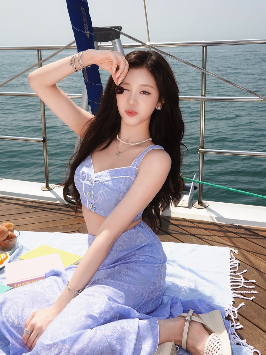 pharitapics's tweet photo. PHARITA LOOKS SO HOT OMFG

#PHARITA #파리타 #パリタ https://t.co/yjQYSf2xX4