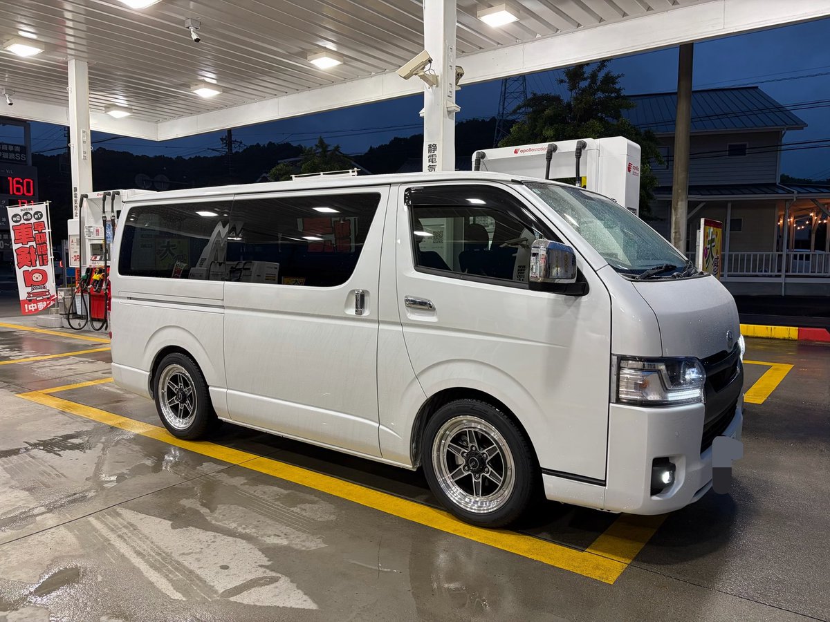 JADE2500810's tweet photo. 少しは理想に近づいたんじゃないかな
#9型ハイエース #hiace #ssrwheels https://t.co/dXUIGop8j1