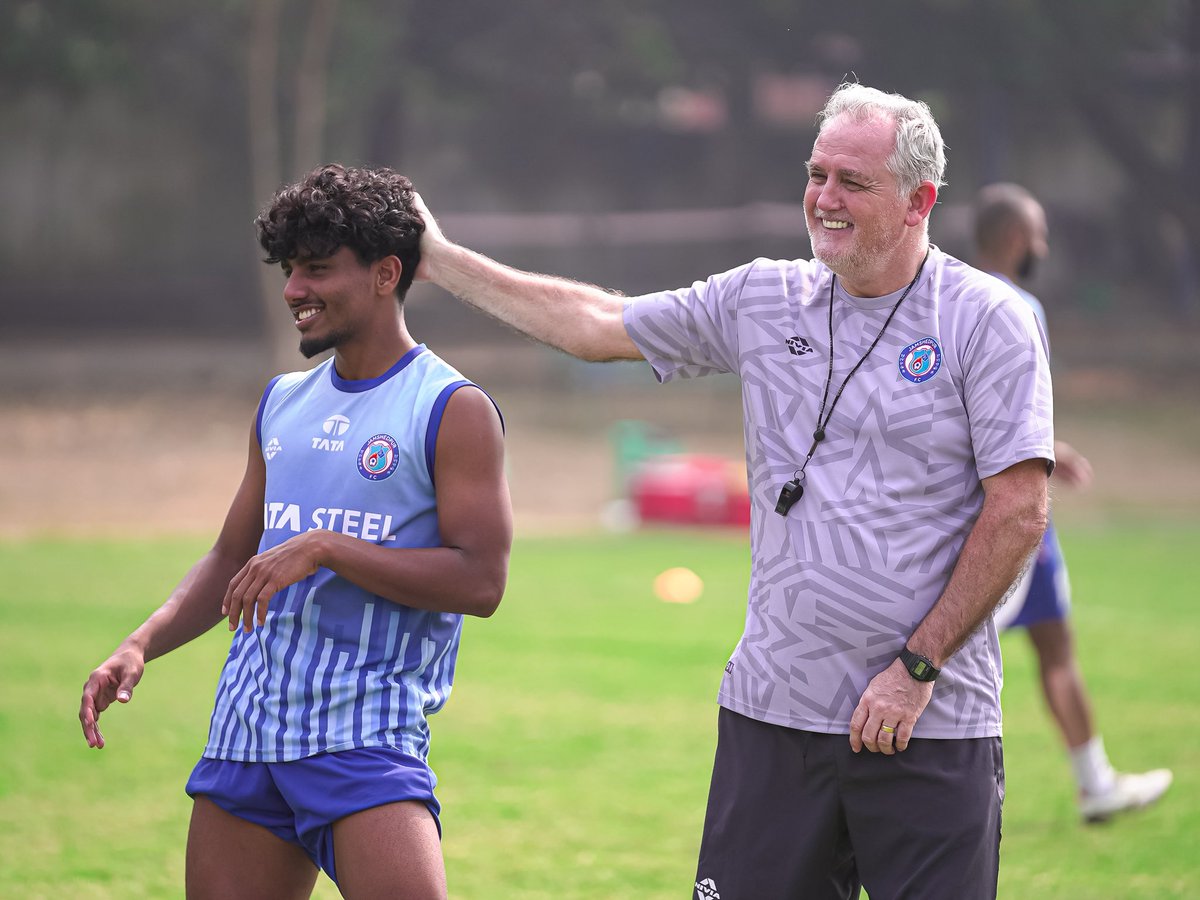 JamshedpurFC's tweet photo. Join us in wishing our Head Coach Owen Coyle a very happy birthday!🎂🎊

Thank you for leading us with heart and for loving Steel City like your own. Here’s to more wins, more memories, and more success ahead!❤️

[Jam Ke Khelo, Indian Football, Owen Coyle, Happy Birthday, Men of Steel, Jamshedpur]