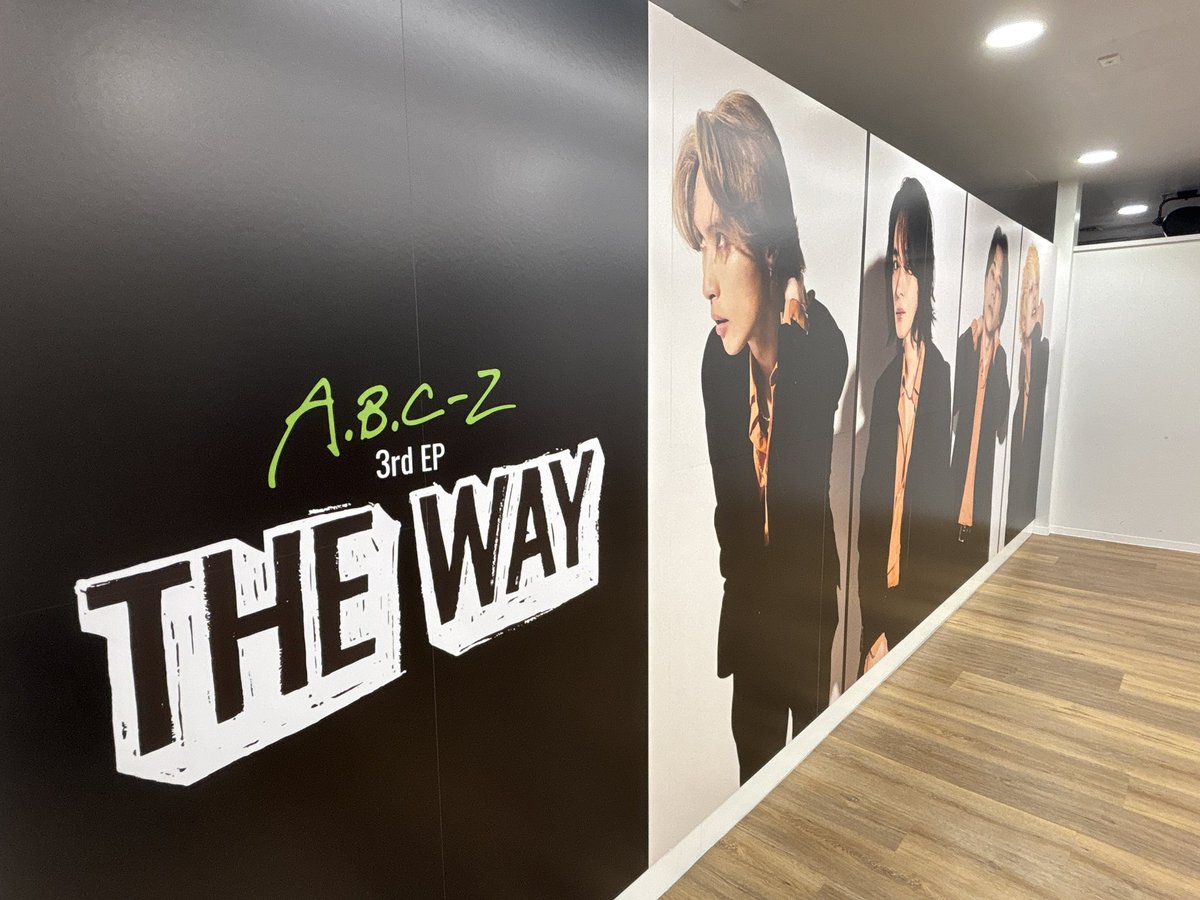 ryuji_maehara's tweet photo. A.B.C-Z 3rd EP「THE WAY」あす発売！僕は入荷日のきょう渋谷タワーレコードでget！巨大フォトスポットもきょうから登場していました！テンションの上がる空間をありがとうございます！
#abcz
#橋本良亮　さん
#ジャケットは橋本さん
#飾ります
#あしたは橋本さんの誕生日
#THEWAY
#渋谷タワーレコード https://t.co/jaha0AYkOn