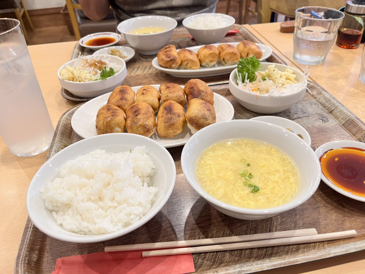 rain_pavilion's tweet photo. ギョーザ🥟🥟🥟🥟🥟
と酒🍋🍋 .*゜ https://t.co/Ue2KD4GwWm