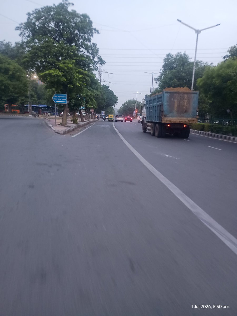 Gabbar_back_DWK's tweet photo. @LtGovDelhi @LokNiwasDelhi @SandhuTaranjitS @DelhiPolice @dtptraffic @DMSouthWest1 @CMODelhi @gupta_rekha @HMOIndia @tidwarka द्वारका में हमेशा ही बिना नंबर के ट्रक देखे जाते हैं ओवरलोड के साथ?
ऐसा क्यों ? https://t.co/OVpKLl3GSc