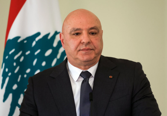 Qassem_hodroj_'s tweet photo. عون دان استهداف السعودية والأردن: أي مساس بسيادة أشقائنا هو مساس بالعمق اللبناني والعربي.
المشكلة فخامتك أنو ممرنا الوحيد وعمقنا العربي هوي سوريا فليش ما سمعنا ولا شفنا منك أدانة عالعدوان الاسرائيلي اليومي عليها .
الجواب هوي في المادة 13 من اتفاق الأطار.
سؤال تاني : ليش فخامتك بتتعامل بدونية مع كل الدول العربية فبلدك كل يوم بيتعرض لعدوان اسرائيلي وما شفنا دولة صدرت بيان ادانت فيه هيدي الاعتداءات وقالت هيدا مساس بدولتها وعمقها العربي مع انو معظم هيدي الدول مواقفها مؤثرة بس أنت موقفك صفر عالشمال.
الجواب هوي: لأنو هني جابوني مش أنا جبتهم.