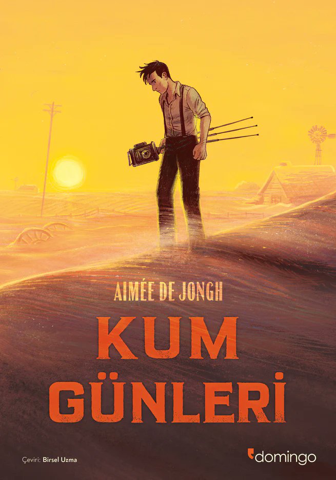 EdebiyatHaber's tweet photo. Fotoğrafın rolü ve başkalarının trajedisine tanıklık etmenin anlamı üzerine sarsıcı bir hikâye “Kum Günleri” @domingoKITAP 

https://t.co/QmuBMpjRZn https://t.co/ZbzgzNOMaj