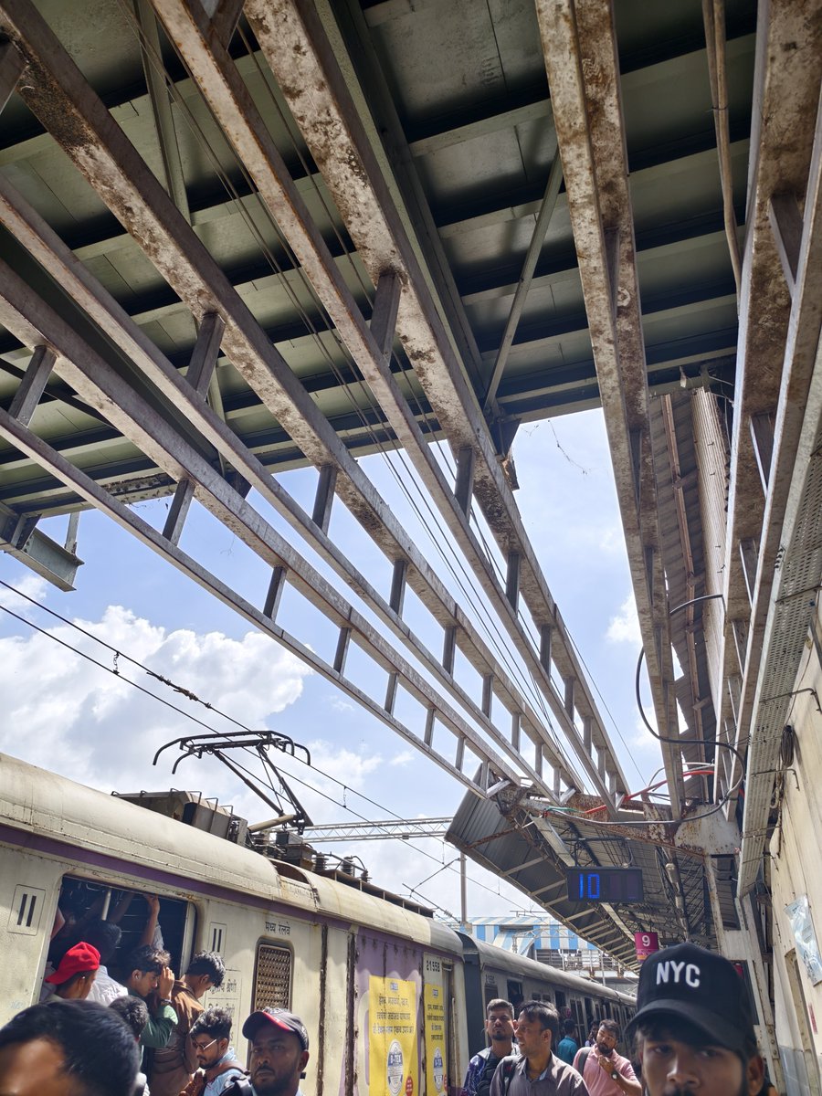 NagwekarArchit's tweet photo. @srdencomumbaicr @drmmumbaicr @drmbct @Central_Railway COP work at pf number 9 is in progress. TENTATIVE DATE 10.07.2026 

and today date is 14.07.2026
It's still not completed https://t.co/4GcpOJCzVH