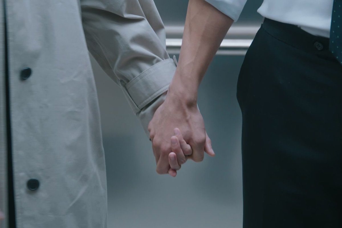 CJnDrama's tweet photo. 내출 보는 사람만 아는 서인국♥박지현 손..

몰래 연애하는 손       단둘이 있을 때
엄지 쓰담쓰담            최종 기절

#내일도출근! https://t.co/sIcaiWJsYi