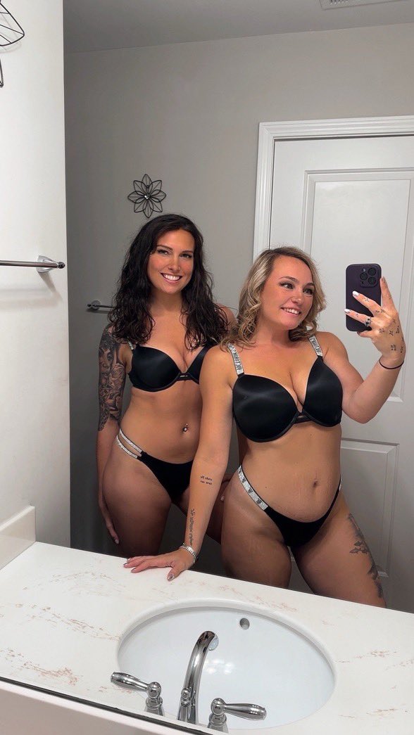 Riley190028's tweet photo. Me or Morgan? https://t.co/Si7Rf0Tcca