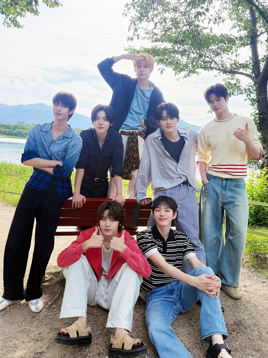 closeyoureyes_7's tweet photo. Radiant, CLOSE YOUR EYES🌿

📍PRE-SALES 
~2026.07.17 23:59 (KST)

#CLOSEYOUREYES #클로즈유어아이즈
#CYE #클유아 
#billboardkorea #billboardkoreaartist https://t.co/Dy8X2g4kUz