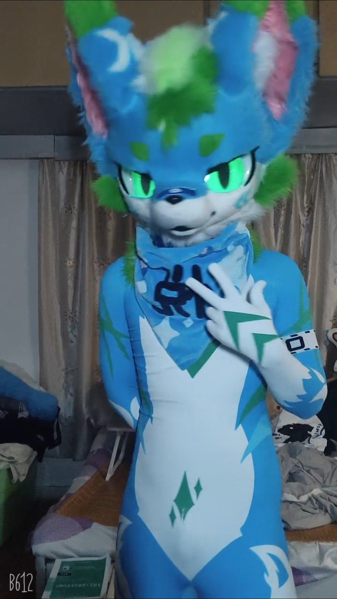 Awcy123456789's tweet photo. 看我发光眼！www #furry #兽装 #furrysuit #zentai #发光眼 https://t.co/x3KPAt68n6