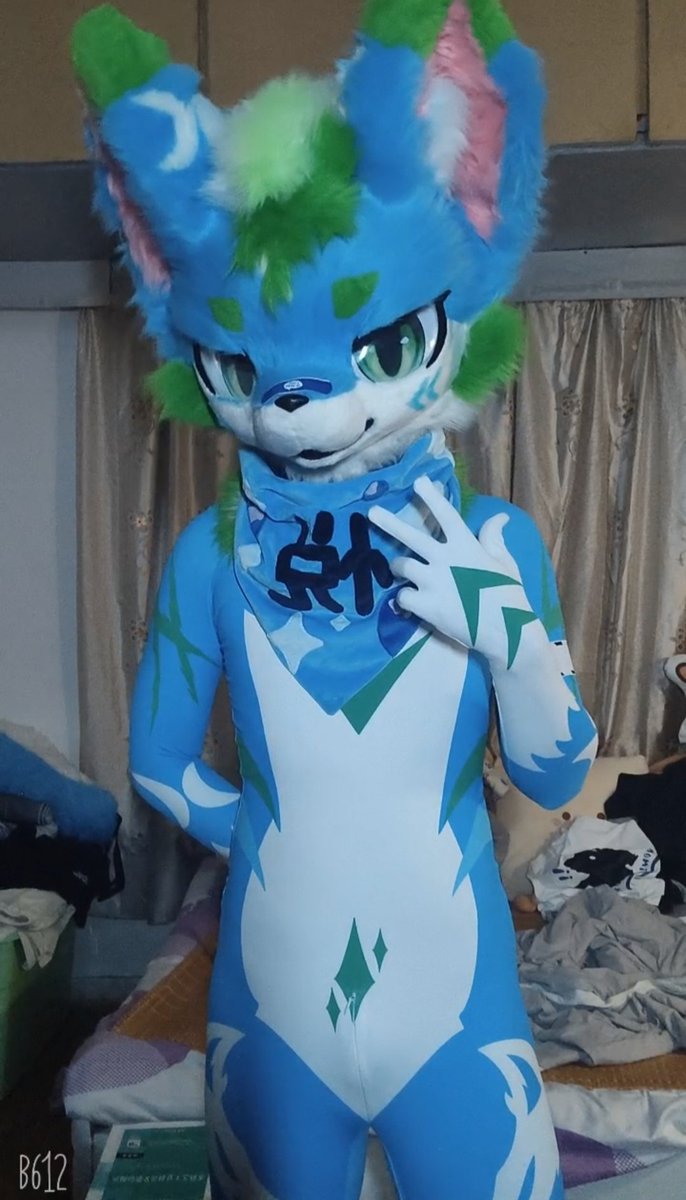 Awcy123456789's tweet photo. 看我发光眼！www #furry #兽装 #furrysuit #zentai #发光眼 https://t.co/x3KPAt68n6