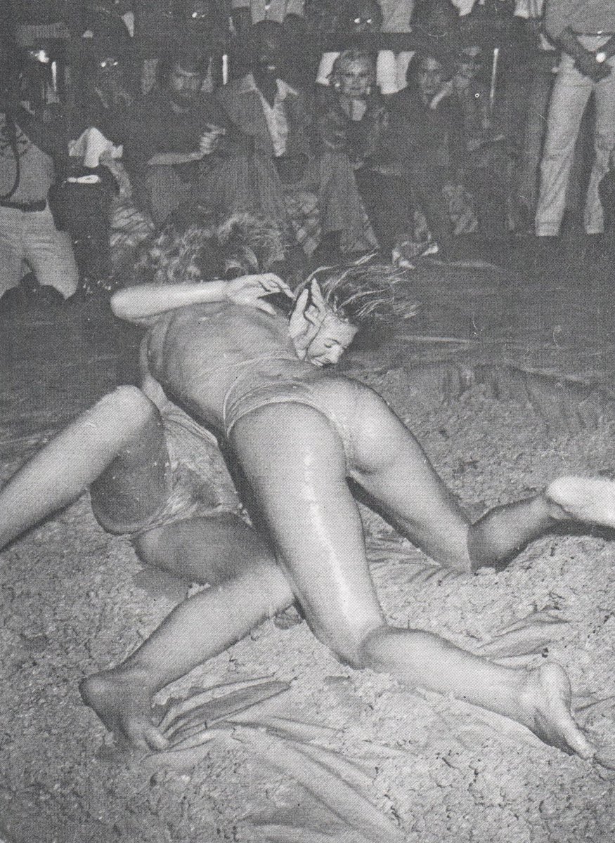 MsRubyTuesday's tweet photo. @mud_wrestler This is McConaheys in Costa Mesa... here is another pic from that match #RedSnapper #QueenOfTheMud https://t.co/0mJEAtLyyM