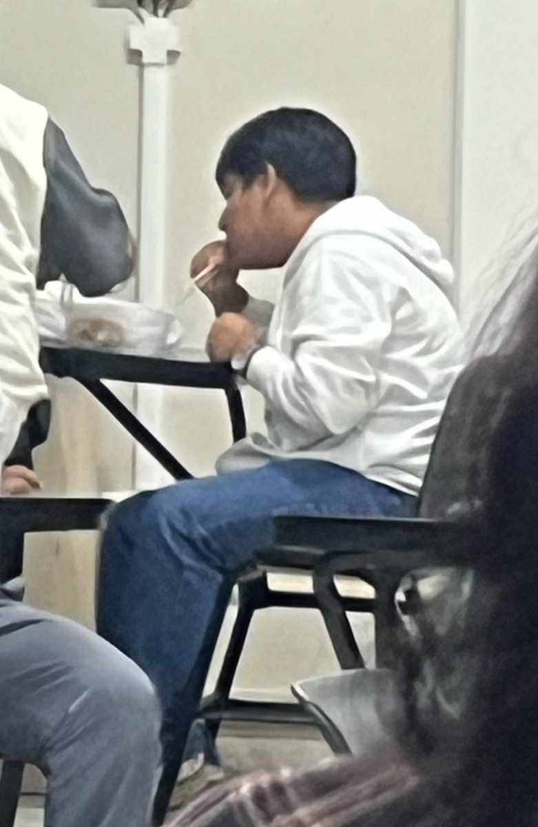 erishyran's tweet photo. Makis en clase, increible https://t.co/dD61lxQNQc