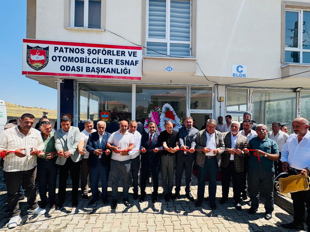 Abdulhalik_Tskn's tweet photo. İlçemizin ulaşım ağına ve esnaf dayanışmasına önemli katkılar sağlayan Patnos Şoförler Odası'nın, Galericiler Sitesi'nde odaya kazandırdığı yeni hizmet binasının açılış merasimine iştirak ettik. Bu yeni hizmet noktasının Oda Başkanımız Sayın Mehmet Ali Çarboğa başta olmak üzere yönetim kurulu üyelerine ve tüm şoför esnafımıza hayırlı olmasını temenni ediyor, bereketli ve kazasız bir çalışma hayatı diliyorum.