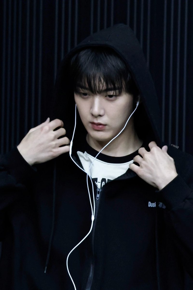 95zzy_'s tweet photo. 260627 위드뮤 대면

🎧🐰

#윤산하 #YOONSANHA #아스트로 #ASTRO https://t.co/3SEtf1CaZz