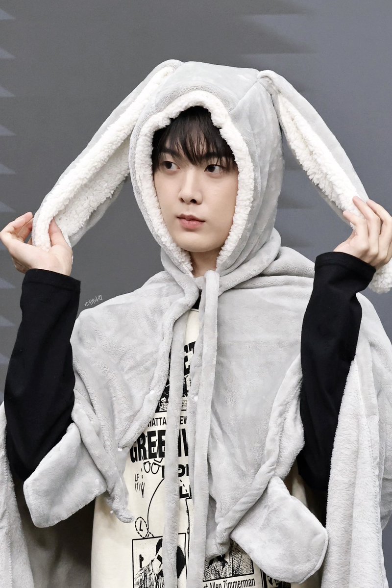 95zzy_'s tweet photo. 260627 위드뮤 대면

🎧🐰

#윤산하 #YOONSANHA #아스트로 #ASTRO https://t.co/3SEtf1CaZz