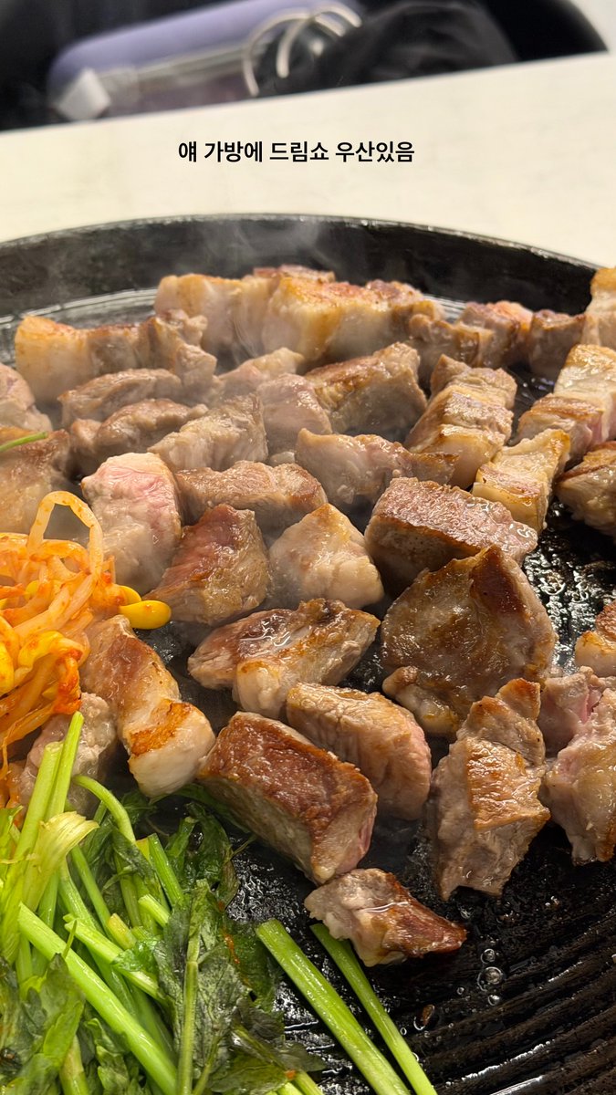 selfservice_js's tweet photo. 어떤여자가 행복해보여서 할 말 X https://t.co/PiQfINF77U