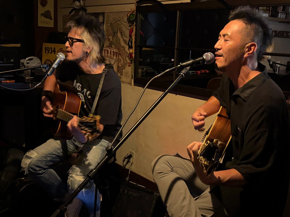 BxFofficial's tweet photo. ありがとうございました！
7/11 新宿Music&amp;イタリア酒場GIORNO
岩田ヒサシ × hidavicious × PundaRock Triple企画
”Giorno de AcousticS” https://t.co/AjzpkgHUiZ