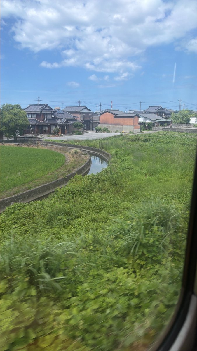 yota60's tweet photo. ２年ぶりに大分へ。ソニックかっこいいけど揺れる！w写真に意味はないw https://t.co/sC8k9hJpbK