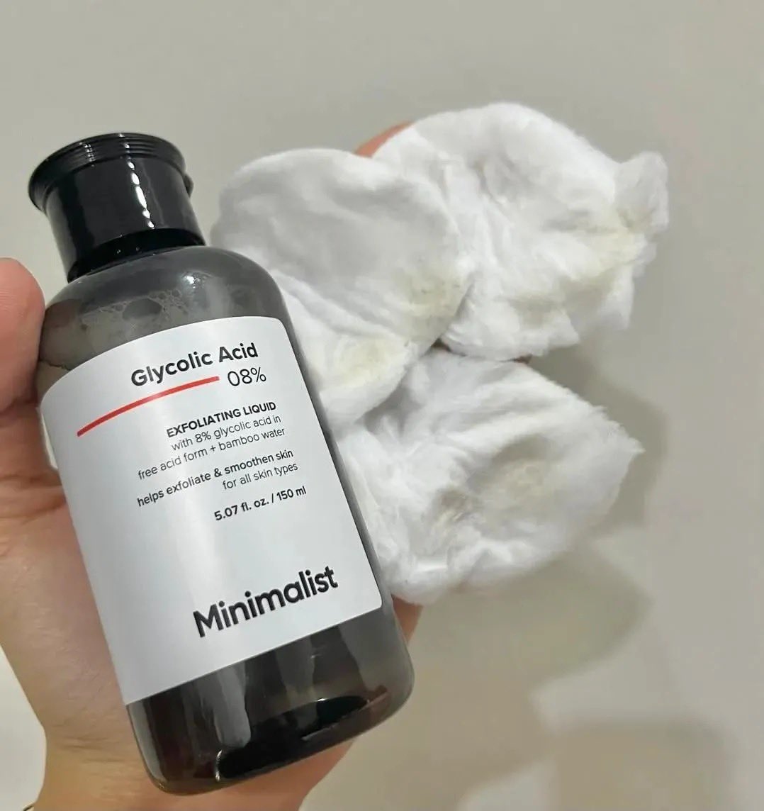 nadaeladela's tweet photo. JANGAN dipakai tiap hari ya 😭
Ini glycolic, cukup 2–3x seminggu aja.
Kalau kebanyakan bisa bikin iritasi 😭
Padahal kalau dipakai rutin & sabar, hasilnya keliatan: kulit lebih bersih, halus, dan rapi.. 

Ini juga sering direkomendasiin dokter SpKK, tapi bukan buat tiap malam.
Di aku, 2 mingguan udah mulai keliatan 👀
Tangan, wajah, sampai ketiak jadi lebih cerah & halus.
Serius, ini produk yang wajib cobain sekali seumur hidup 🙏￼