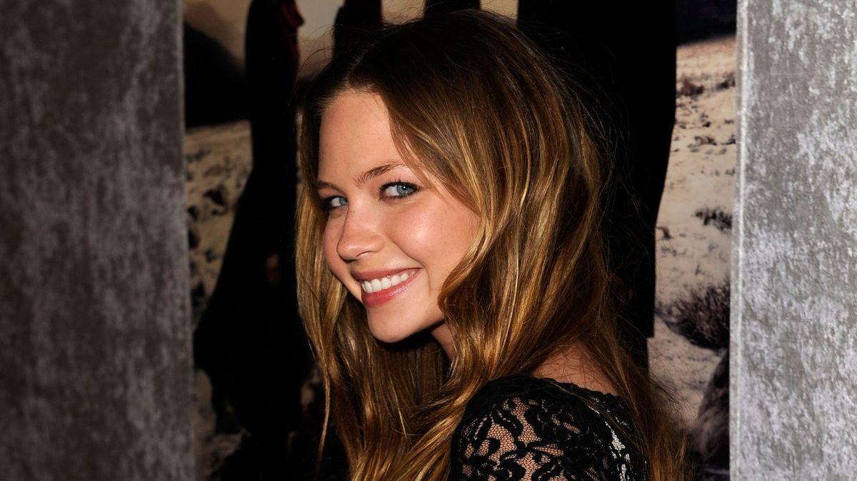 ladbible's tweet photo. Daveigh Chase left behind six-figure estate and no will after death aged 35 https://t.co/TKQVM3QPyq https://t.co/UXtOAoc6LM