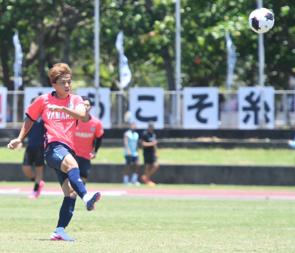 shizusports's tweet photo. #ジュビロ磐田 は #ザスパクサツ群馬 との練習試合で５－２で勝利し、沖縄県糸満市での１次キャンプを打ち上げました。 #秋葉忠宏 監督は「ハイプレスから３点取れた。攻守でアグレッシブにやれた」と満足げでした。磐田の得点者は #太田龍之介、 #イアゴテレス、 #川合徳孟２、 #石塚蓮歩 https://t.co/2DAi46YMf0