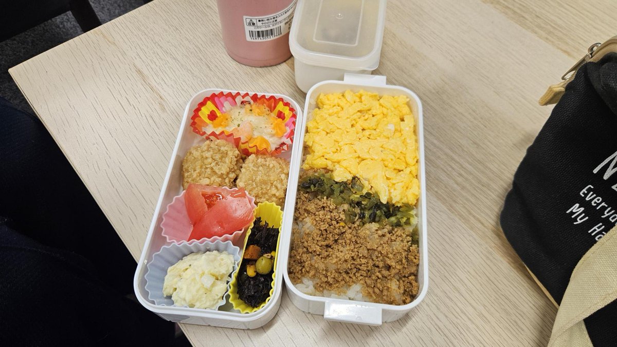 okayama_cp's tweet photo. 今日のお昼ご飯がとっても彩り豊かだったので、思わず📸✨
おいしそうなお弁当に、こちらまで元気をもらいました😊
午後の講義も頑張りましょう！
#ルネサンス高校 #岡山 https://t.co/eGQTz7ZYXX