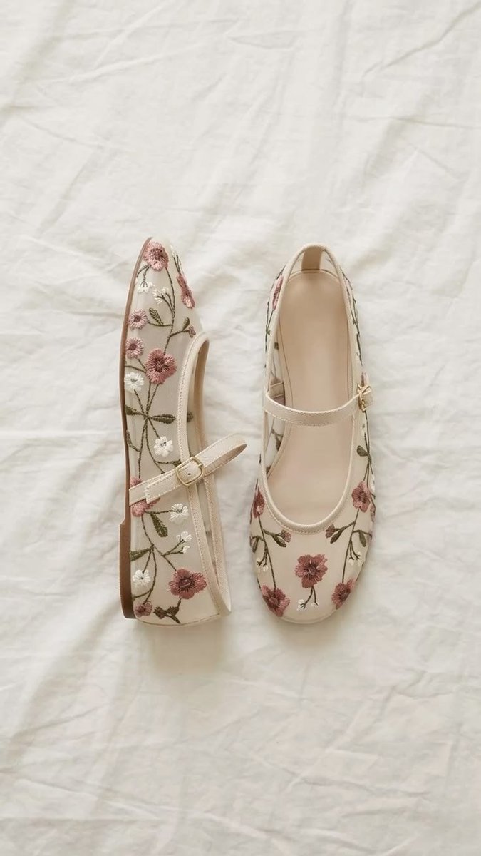 astralmind0_'s tweet photo. Rekomendasi flatshoes yang bisa dipakai buat main, kerja, kuliah🧚♀️🥿
Gambar diambil dari pinterest🪭
#rekomendasi #flatshoes
#kuliah https://t.co/uDqZpbO8jq