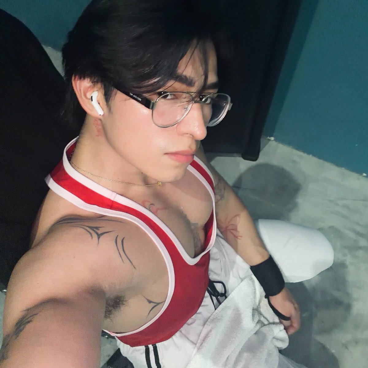 Alesoox's tweet photo. Chest day 🏋🏻 https://t.co/NE5ow7LUmV